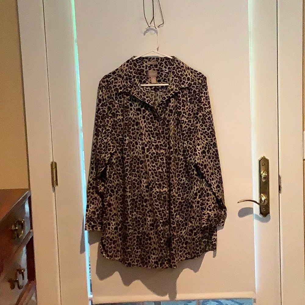 Leopard patterned top